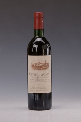 1 Flasche Chateau Ausone, 1er Grand Cru Classe, Saint Emilion Grand Cru, 1992, into neck