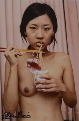 Bettina Rheims, geb. 1952 Paris, Farbfoto einer jungen asiatischen Frau, Aktdarstellung, links unten handsigniert, Passepartout, unter Glas gerahmt, ...