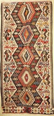 Aydinli Kelim antik, Zentralanatolien Konya Region, 19.Jhd., Wolle gewebt auf Wolle. Zweibahniger Kelim mit guten auberginetönen, ca. 305 x 145 cm, ...