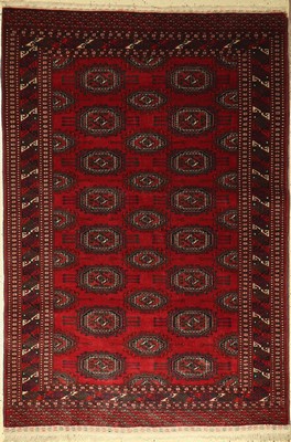 Buchara, Rußland, ca. 40 Jahre, Wolle auf Wolle, ca. 193 x 130 cm, EHZ: 2-3(wellig)