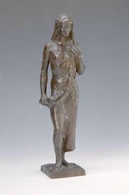 Bronzeskulptur "die Badende", Frauenakt mit Tuch, unsigniert, vollplastisch dargestellt, H. ca. 34 cm