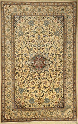Nain fein (9 La), Persien, ca. 50 Jahre, Korkwolle mit Seide, ca. 250 x 160 cm, EHZ: 2-3, (kleine Riss am Rand)
