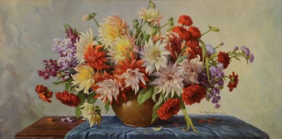 Erich Krüger 1897 Berlin - 1978 Benzingerode, Blumenstillleben, Öl/Malkarton, re. u. signiert, 49 x 99 cm, unter Glas Rahmen