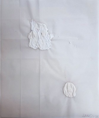 Herbert Zangs, 1924-2003, Knickfaltung Pergamentpapier, von 1976, mit Acrylklecksen in weiß, rechts unten signiert und dat. 76, ca. 59.7x49.5cm, an ...