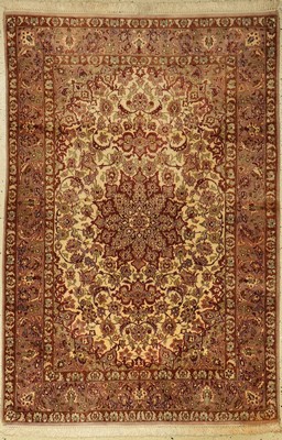 Esfahan fein, Persien, ca. 60 Jahre, Korkwolle auf Seide, ca. 157 x 107 cm, ca. 1,0Mio. Kn/qm, EHZ: 2, (leicht verfärbt)