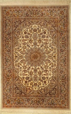 Esfahan fein, Persien, ca. 60 Jahre, Korkwolle mit und auf Seide, ca. 160 x 110 cm,ca. 1,0 Mio. Kn/qm, EHZ: 2, (leicht verfärbt)