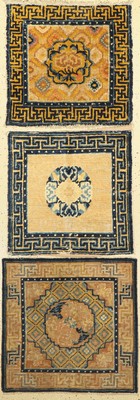 Konvolut aus 3 Ningxia antik, China, 19. Jhd, Wolle auf Baumwolle, Je ca, 60 x 60 cm, EHZ: 3-4