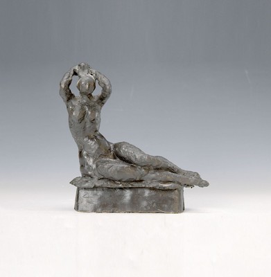 Erich Koch, 1924 Roßbach/Pfalz - 2014 München, hier: Frauenakt, Bronzefigur, rückseitig signiert Koch, nach seiner Rückkehr aus der russischen ...