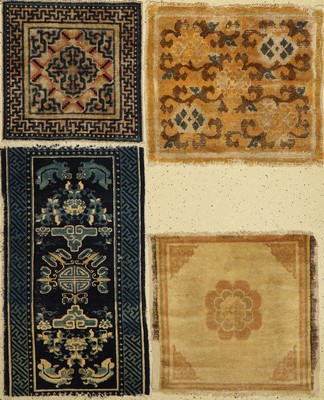 Konvolut 4 Sitzbank Teppiche, China, 19.Jhd, Wolle auf Baumwolle, ca. 62 x 61 cm und ca, 70 x 70cm und ca, 108 x 72 cm EHZ: 3-4