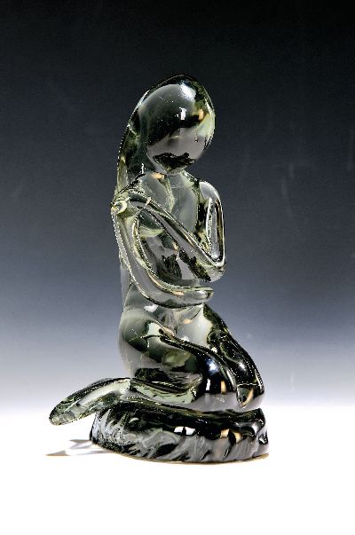 Glasskulptur einer Meerjungfrau, Ermanno Nason (1928-20133) Murano, Italien, rauchfarbenes Glas, am Boden sign., min. Chip an der Unterseite, H. 23 cm