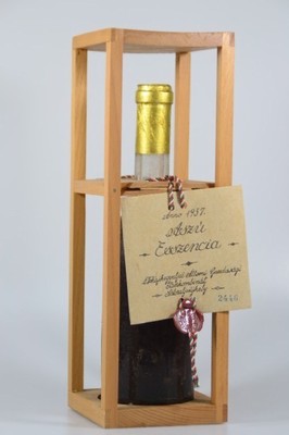 1 Flasche Tokaji Aszu Eszencia Ungarn 1957, ca. 75 cl, mid soulder unverkostet, orig. verkorkt