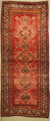 Kazak alt, Kaukasus, um 1930, Wolle auf Wolle, ca. 293 x 127 cm, EHZ: 2-3