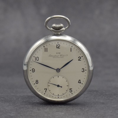 IWC KM nahezu neuwertige beidseitig verglaste Taschenuhr in Stahl, Schweiz um 1941, Werkverglasung später, sehr schönes silb. Zifferbl. m. arab. ...