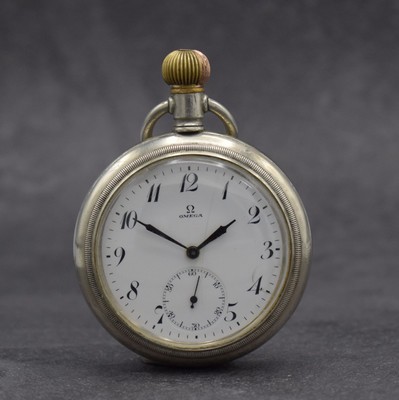 OMEGA 2 offene Taschenuhren in Nickel, Schweiz, 1) um 1916, großes Gehäuse m. geschr. Lünette, rücks. Lok-Darstellung, Emailzifferbl. ...