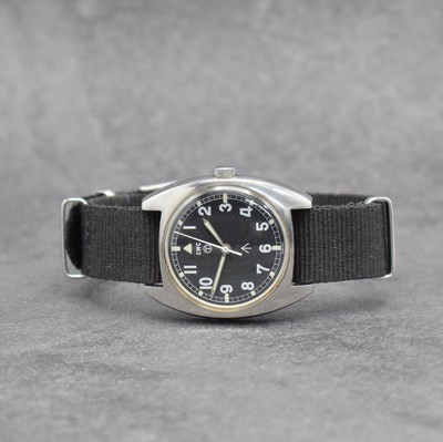CWC militärische Armbanduhr der britischen Armee, Schweiz um 1979, Handaufzug, Edelstahl-Stülpgeh. m. entspr. Gravur rücks., schwarzes Zifferbl. ...