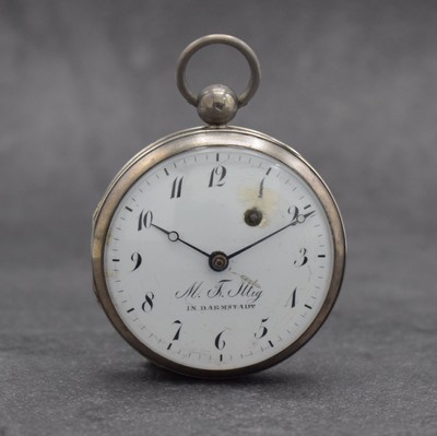 M.F. ILLIG in Darmstadt seltene Spindeluhr in Silber, Deutschland um 1820, 3-teil. Geh., Boden m. Monogramm, gedr., Glasrd. am Scharnier, ...