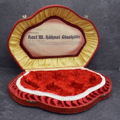 KARL W. HÖHNEL Glashütte Uhrenfabrik großes prunkvolles Präsentations-Etui für Uhren, Deutschland um 1940, M. ca. 31 x 21,5 x 4 cm, guter ...