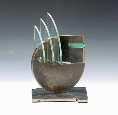 Karl Grunschel geb. 1949, bewegliche Skulptur aus Stahl mit eingesetztemGlas und Kunststoff stücken, Glasscheiben leicht beschädigt, am Boden ...