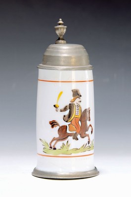 Bierkrug, Böhmen, um 1760, ungarischer Reiter mit gezogenem Säbel, Milchglas polychrom bemalt, eisenrote Ränder, weisse Perlleisten, Zinndeckel ...