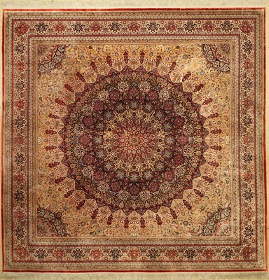 Täbriz Seide fein, China, ca. 50 Jahre, reine Naturseide, ca. 246 x 246 cm, EHZ: 2, reinigungsbedürftig