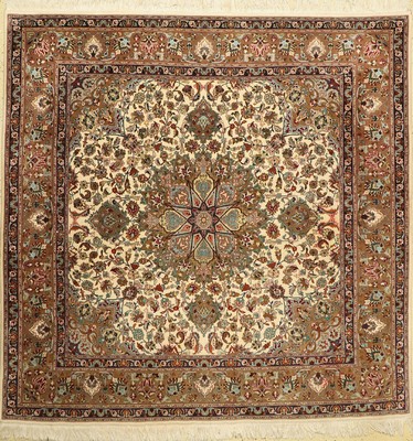 Täbriz fein (50 Raj), Persien, ca. 40 Jahre, Korkwolle mit Seide, ca. 200 x 200 cm, EHZ: 2, leichte verfärbungen