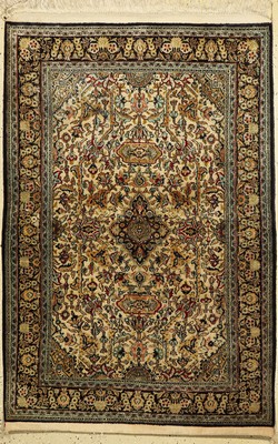 Ghom Seide, Persien, ca. 60 Jahre, reine Naturseide, ca. 165 x 106 cm, EHZ: 2, (leicht verfärbt)