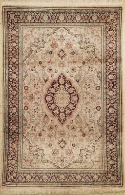 Ghom Seide, China, ca. 50 Jahre, reine Naturseide, ca. 155 x 103 cm, EHZ: 2, (verblaßt)