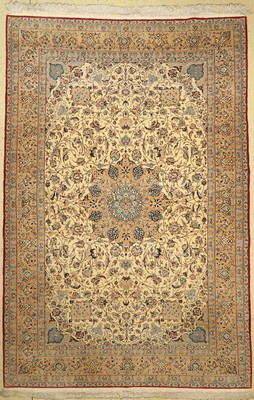 Nain Tudeschk fein, Persien, um 1950, Korkwolle mit Seide, ca. 327 x 218 cm, Mottenfraß im Außenrandbereich