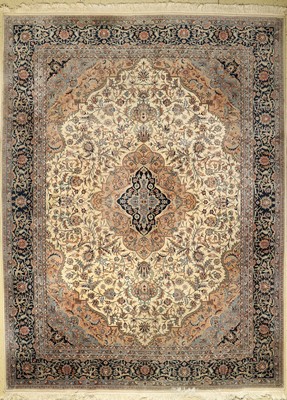 Esfahan fein, China, ca. 40 Jahre, Korkwolle, ca. 370 x 277 cm, Reinigungsbedürftig, EHZ: 2