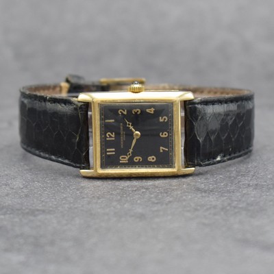 VACHERON & CONSTANTIN feine Armbanduhr im GG 750/000 Scharniergehäuse, Handaufzug, Schweiz um 1932, 2-teil. Geh., schwarzes Zifferbl. m. arab. ...