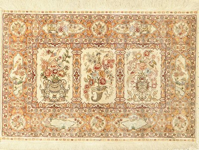Hereke Seide fein, China, ca. 30 Jahre, reine Naturseide, ca. 94 x 64 cm, EHZ: 2