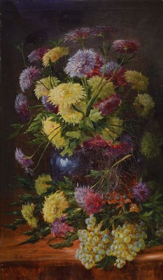Juliana Marsfeld, erwähnt um 1900, Stillleben mit Blumen und Trauben, Öl/Lwd, rest., links unten signiert, ca. 96x56cm, R. ca. 118x78cm