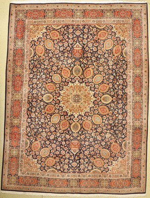 Feiner Täbriz(Sheikh-Safi), Persien, um 1930/1940, Korkwolle geknüpft auf BaumwolleHochwertiger Täbriz mit dem berühmten Sheikh- Safi Muster und ...