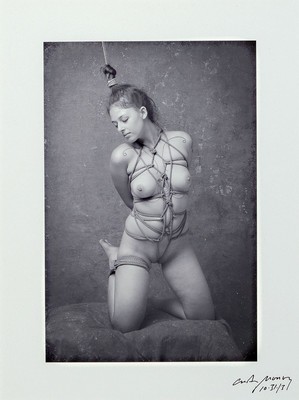 Craig Morey, 1952 Fort Wayne/USA, Aktfotografie, handsigniert, aus 2013, dat. rückseitig mit Zertifikat, unter Glas, Rahmen 46 x 56 cm