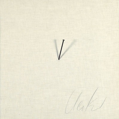 Günther Uecker, geb. 1930, Nagelobjekt: Nagel in überarbeiteter Leinenkassette, gerahmt in Unikat-Objektrahmen aus schwarz lackiertem Echtholz, ...