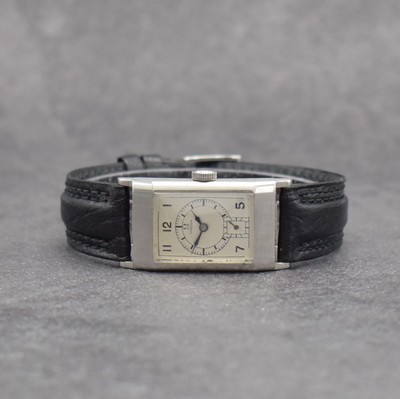 OMEGA rechteckige Armbanduhr Kaliber T17, Schweiz um 1937, Handaufzug, leicht gewölbtes Edelstahlgehäuse, Boden aufgedr., silb. Zifferbl. ...