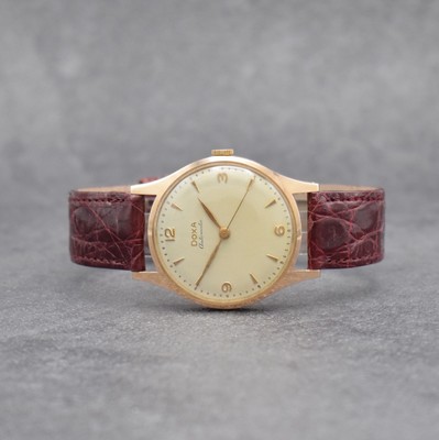 DOXA Herrenarmbanduhr in RG 585/000, Schweiz um 1955, Automatik, 2-tlg. Geh., Boden aufgedr., silb. Zifferbl., rotgold. Indizes & Zeiger, ...