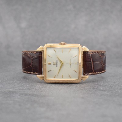 OMEGA Herrenarmbanduhr in RoseG 585/000 Referenz 3903, Schweiz um 1951, Hammerautomatik, 2-teil. Geh., Boden aufgedr., silbernes Zifferbl. m. aufgel. ...