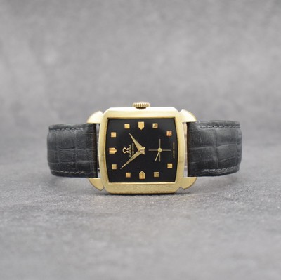 OMEGA Herrenarmbanduhr in GG 585/000 Referenz 3950, Schweiz um 1953, Hammerautomatik, 2- teil. Geh., Boden aufgedr., schwarzes Kontrastzifferbl. m. ...