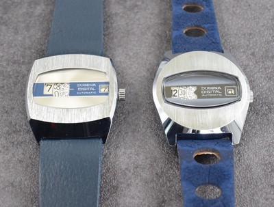 Konvolut: 2 ungetragene DUGENA Digital Armbanduhren, Handaufzug, für den dtsch. Markt um 1970, beide rastende Std. & rotierende Min., verchr. ...