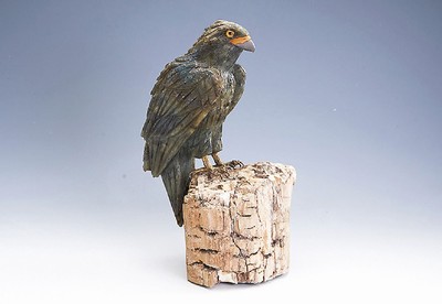 Skulptur "Adler", Adler aus Labradorit, detaillierte Ausarbeitung, naturalistische Darstellung, 1 Flügelspitze besch., Klauen Metall ...