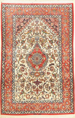 Esfahan fein Signiert, (Dawari), Persien, ca. 50 Jahre, Korkwolle mit und auf Seide, ca.166 x 111 cm, EHZ: 2
