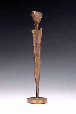 Unbekannter zeitgenössischer Künstler, Monogramm KV, stehende Figur, monogr., mittig rechts roter Farbpunkt, H. ca. 20cm