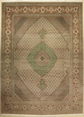 Täbriz fein (50 Jaj), Persien, ca. 60 Jahre, Korkwolle mit Seide, ca. 402 x 294 cm, EHZ: 2, (leichter Mottenfrass am Rand)