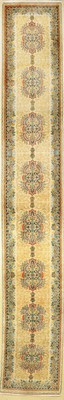 Täbriz Tabatabai fein, Persien, um 1940, Korkwolle, ca. 515 x 80 cm, EHZ: 2