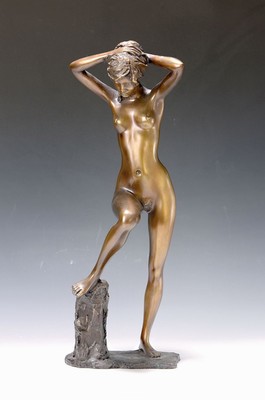 Unbekannter Künstler, Bronzefigur, stehende Weibliche Akt, unsign., H. ca. 45 cm