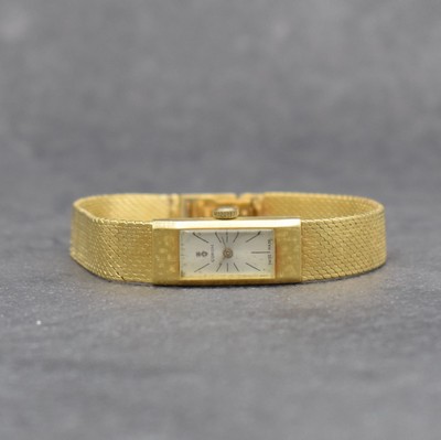 CORUM Damenarmbanduhr in GG 750/000, Schweiz um 1965, Handaufzug, schmales gedr. Geh., anges. Gay Freres Milanaiseband, silb. Zifferbl. pat., vern. ...
