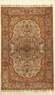 Hereke Seide fein, China, ca. 50 Jahre, reine Naturseide, ca. 126 x 79 cm, EHZ: 2