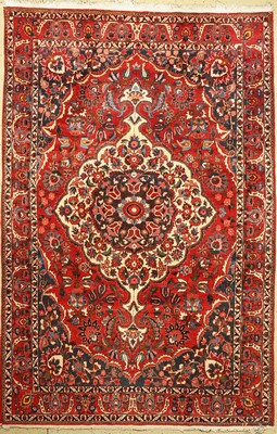 Bachtiar alt, Persien, ca. 60 Jahre, Wolle auf Baumwolle, ca. 316 x 212 cm, Mottenfraß, gereinigt