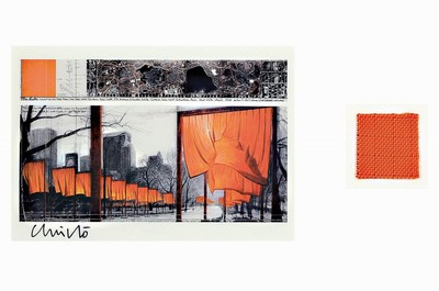 Christo, 1935-2000, Lot aus zwei Teilen: a. Multiple "The Gates" handsigniert , Rahmen: 26.5 x 32.5 cm, b. original Stoffstück aus dem ...